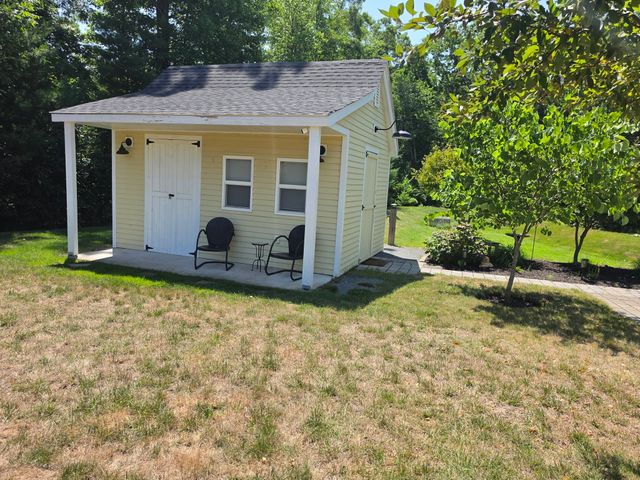 33 Ledgewood Cir, Attleboro, MA 02703