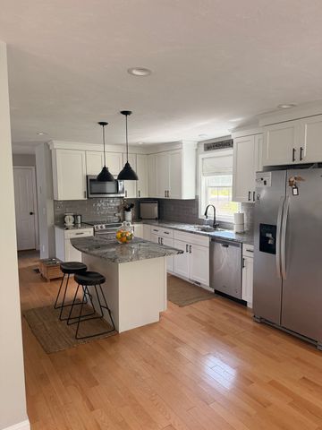 33 Ledgewood Cir, Attleboro, MA 02703