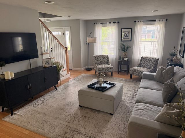 33 Ledgewood Cir, Attleboro, MA 02703