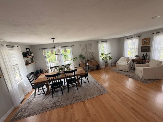 33 Ledgewood Cir, Attleboro, MA 02703