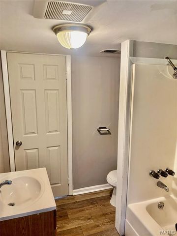 1020 Farmview Drive, Unincorporated, MO 63138