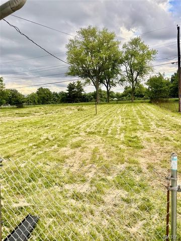 1020 Farmview Drive, Unincorporated, MO 63138