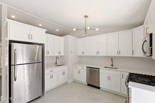7 Cathedral Drive, Lakewood, NJ 08701