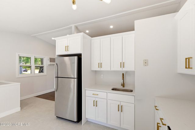 7 Cathedral Drive, Lakewood, NJ 08701
