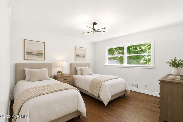 7 Cathedral Drive, Lakewood, NJ 08701