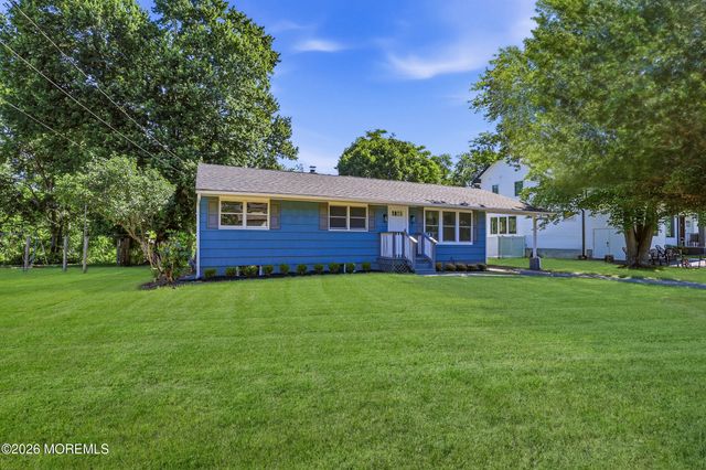 7 Cathedral Drive, Lakewood, NJ 08701