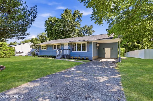 7 Cathedral Drive, Lakewood, NJ 08701