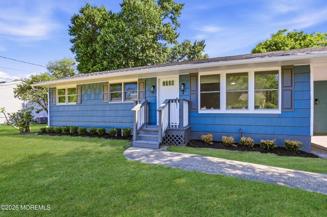 7 Cathedral Drive, Lakewood, NJ 08701