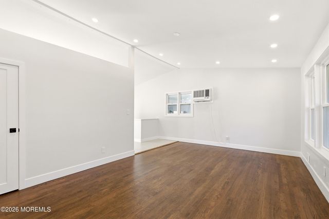 7 Cathedral Drive, Lakewood, NJ 08701