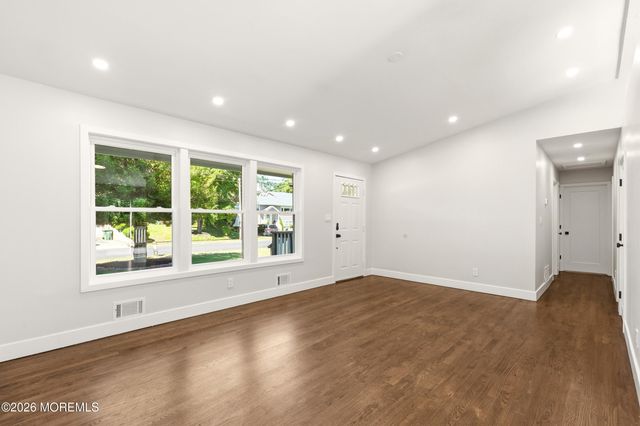 7 Cathedral Drive, Lakewood, NJ 08701