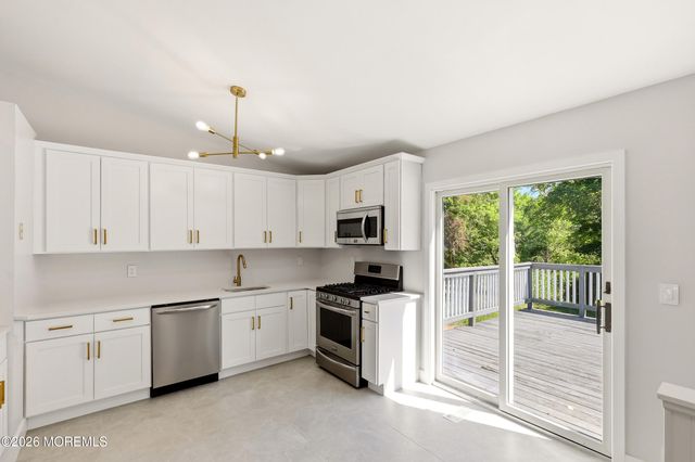 7 Cathedral Drive, Lakewood, NJ 08701