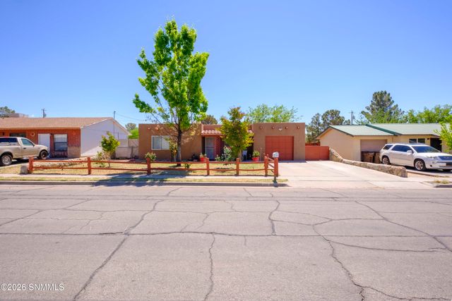 1212 Ash Avenue, Las Cruces, NM 88001
