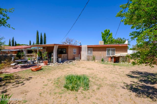 1212 Ash Avenue, Las Cruces, NM 88001