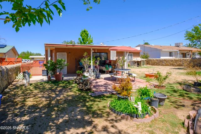 1212 Ash Avenue, Las Cruces, NM 88001