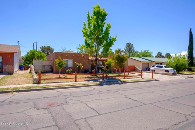 1212 Ash Avenue, Las Cruces, NM 88001