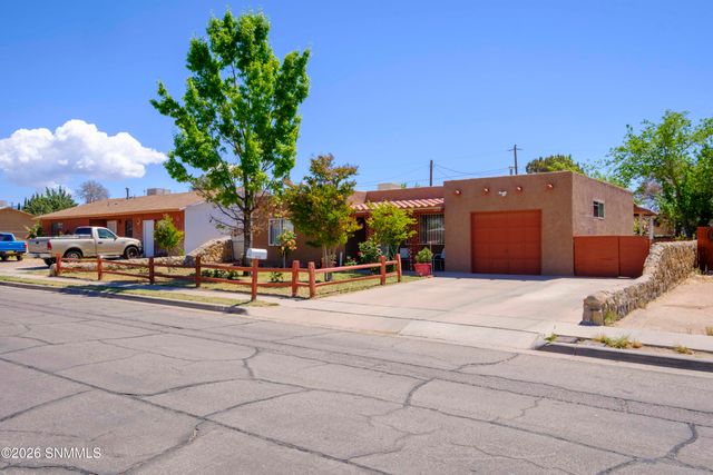 1212 Ash Avenue, Las Cruces, NM 88001