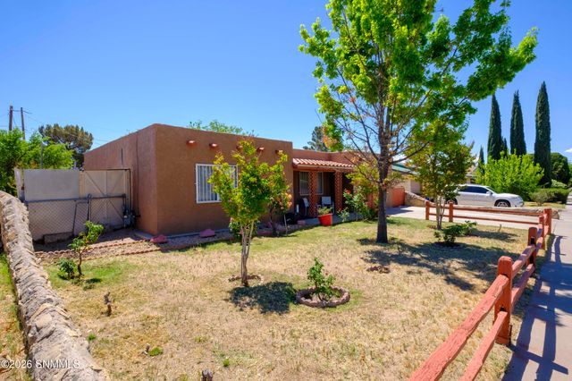 1212 Ash Avenue, Las Cruces, NM 88001