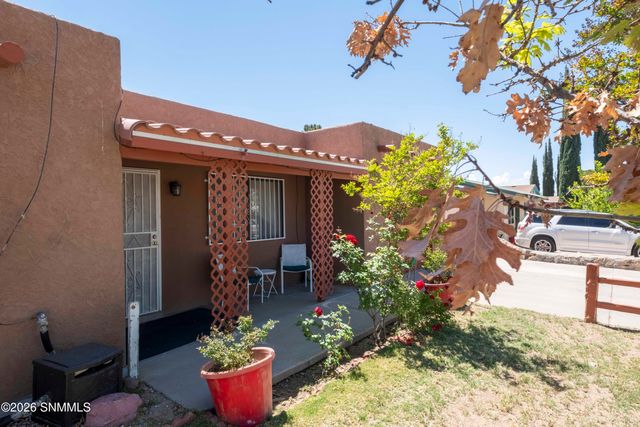 1212 Ash Avenue, Las Cruces, NM 88001