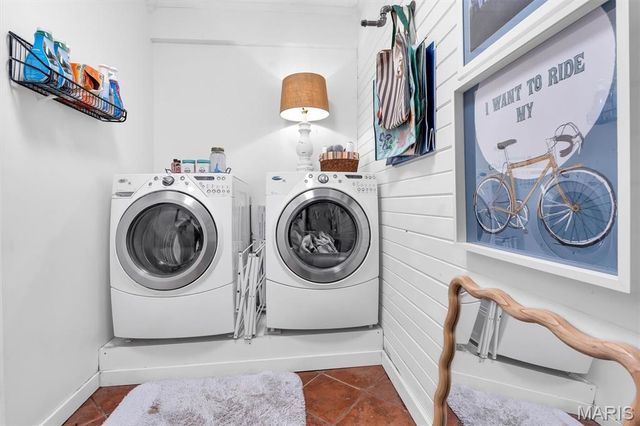 933 Baintree Lane, Ballwin, MO 63011