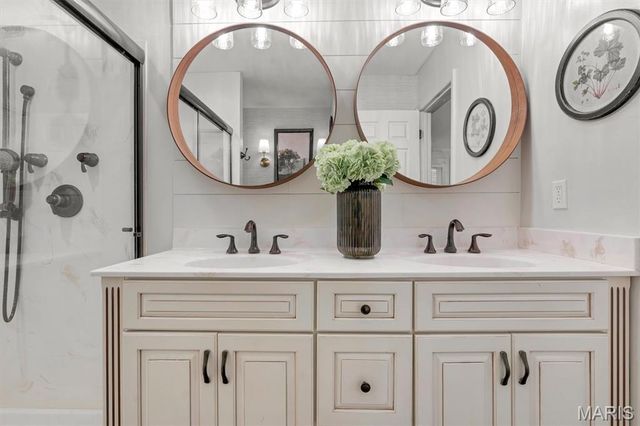 933 Baintree Lane, Ballwin, MO 63011