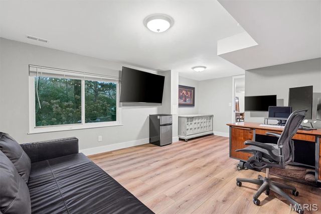 933 Baintree Lane, Ballwin, MO 63011