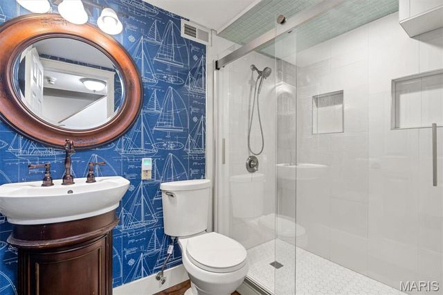 933 Baintree Lane, Ballwin, MO 63011