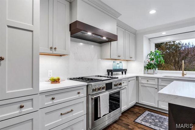 933 Baintree Lane, Ballwin, MO 63011