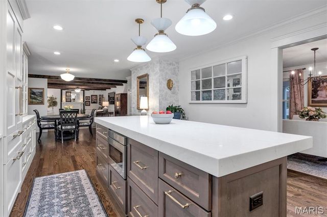 933 Baintree Lane, Ballwin, MO 63011