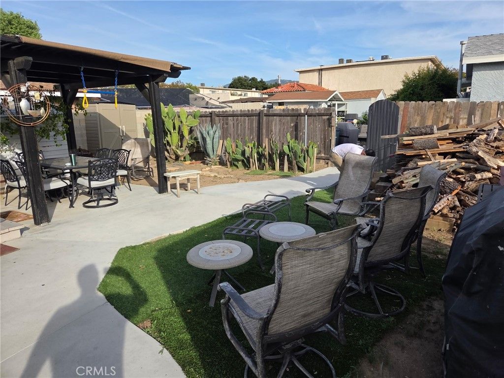 Image 5 of property listing at 25074 Walnut, Newhall, CA 91321