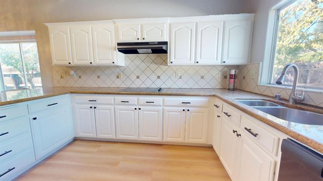 2944 E Christopher Drive, Fresno, CA 93720