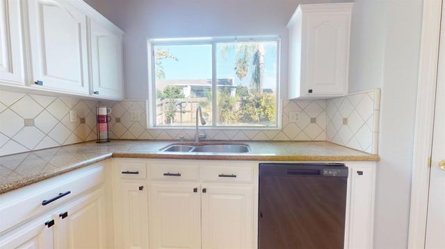 2944 E Christopher Drive, Fresno, CA 93720