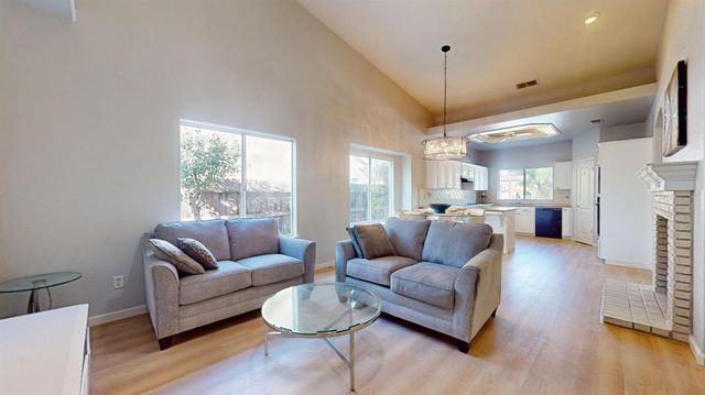 2944 E Christopher Drive, Fresno, CA 93720