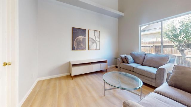 2944 E Christopher Drive, Fresno, CA 93720