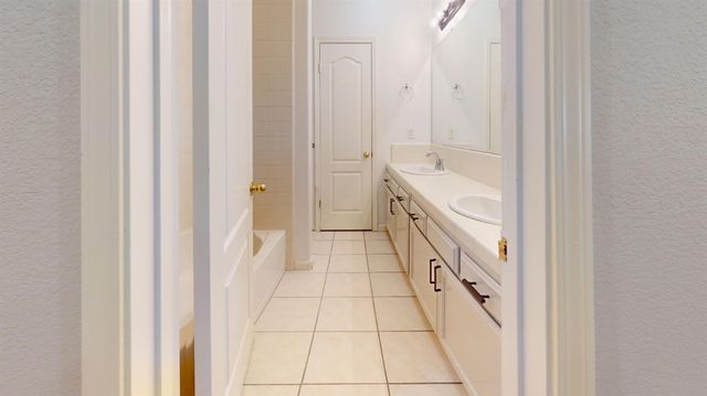 2944 E Christopher Drive, Fresno, CA 93720