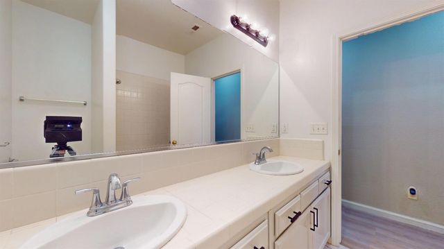 2944 E Christopher Drive, Fresno, CA 93720