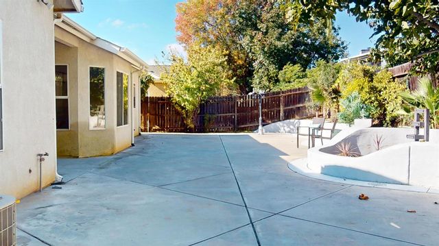 2944 E Christopher Drive, Fresno, CA 93720