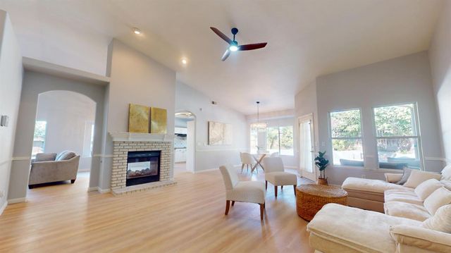 2944 E Christopher Drive, Fresno, CA 93720