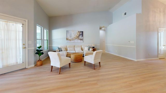 2944 E Christopher Drive, Fresno, CA 93720