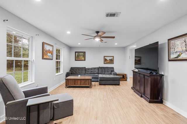 31 Go Go Road, Poplarville, MS 39470