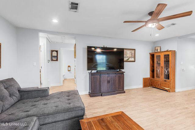 31 Go Go Road, Poplarville, MS 39470
