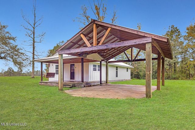 31 Go Go Road, Poplarville, MS 39470