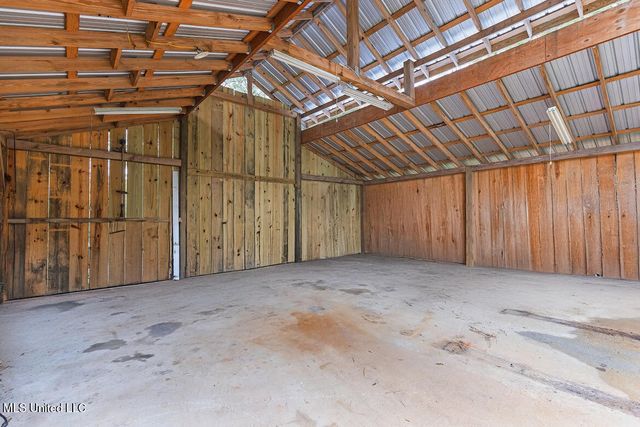 31 Go Go Road, Poplarville, MS 39470