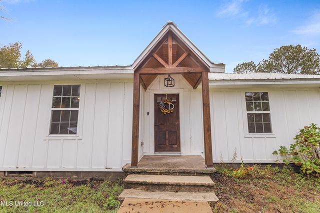 31 Go Go Road, Poplarville, MS 39470