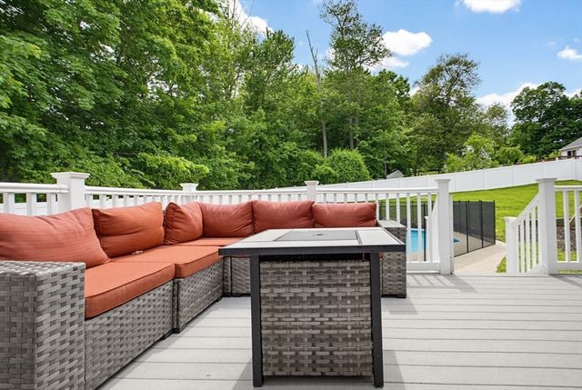 102 Purchase St, Milford, MA 01757