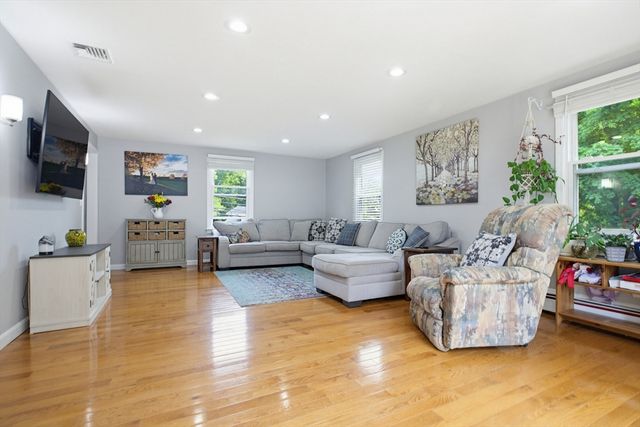 102 Purchase St, Milford, MA 01757