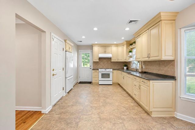 271 Syosset Woodbury Road, Woodbury, NY 11797