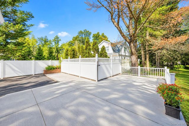 271 Syosset Woodbury Road, Woodbury, NY 11797