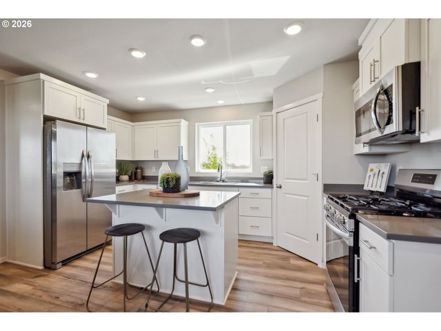 746 MERRIOTT Ln, Woodburn, OR 97071