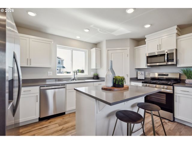 746 MERRIOTT Ln, Woodburn, OR 97071