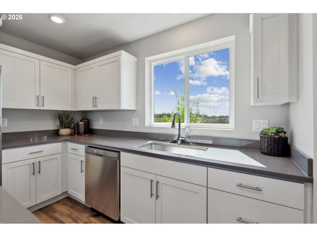 746 MERRIOTT Ln, Woodburn, OR 97071